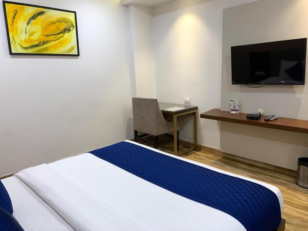 Hotel Ak Suites Patiāla Zewnętrze zdjęcie