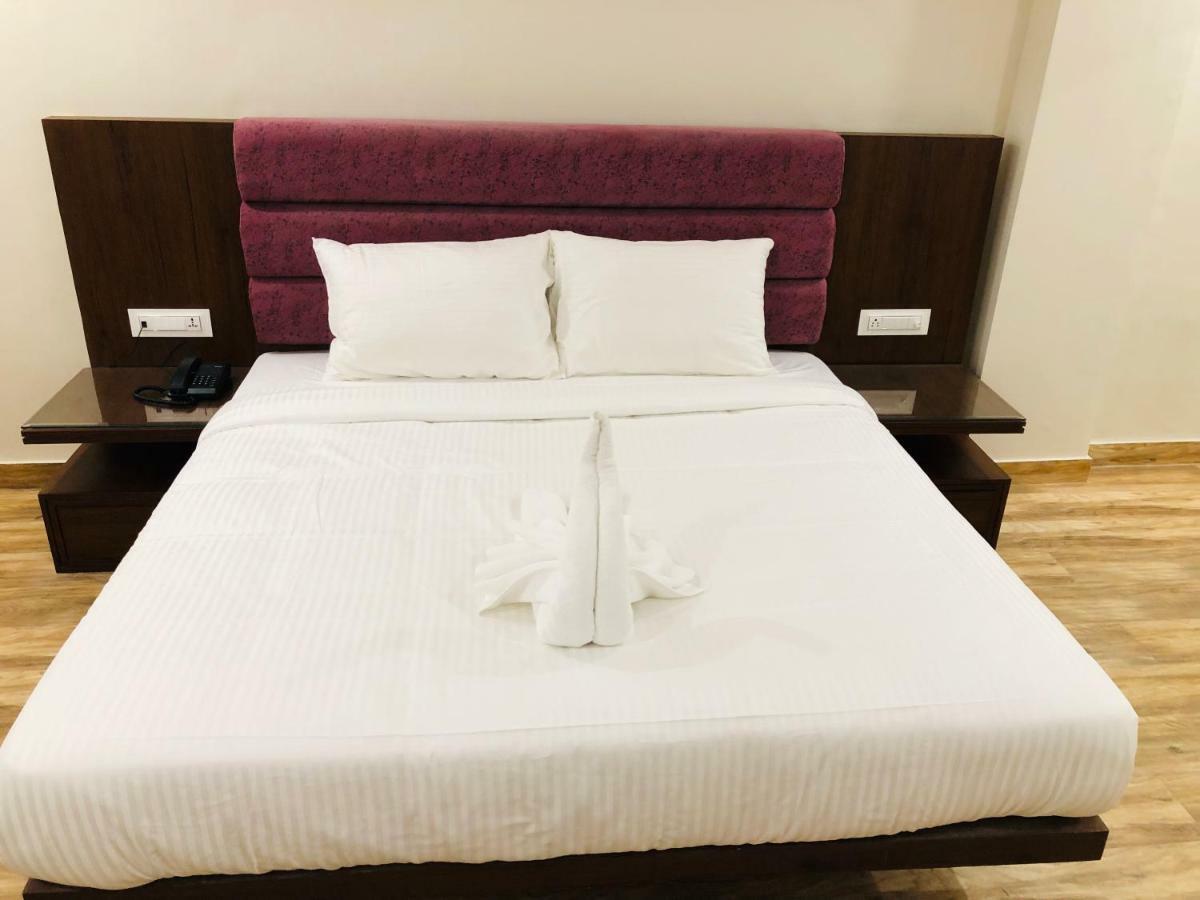 Hotel Ak Suites Patiāla Zewnętrze zdjęcie