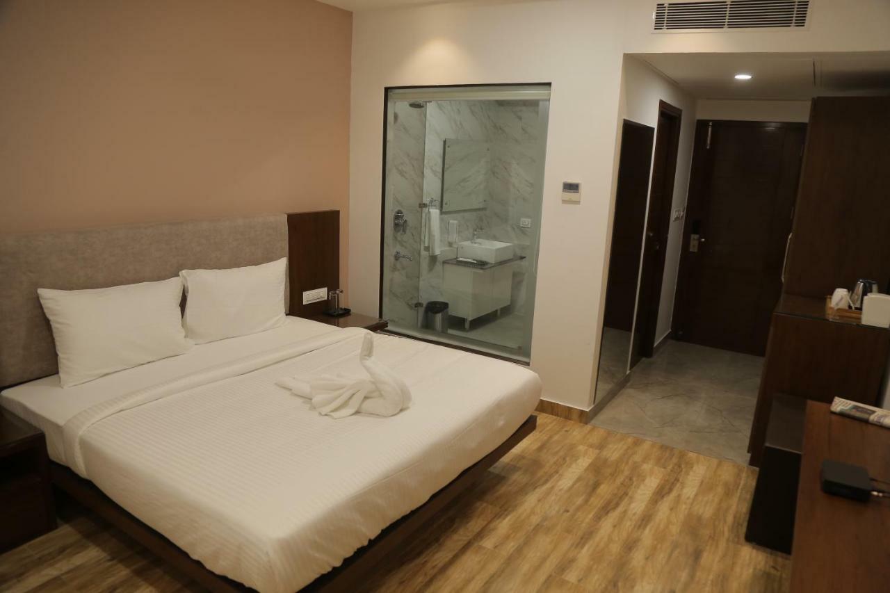 Hotel Ak Suites Patiāla Zewnętrze zdjęcie