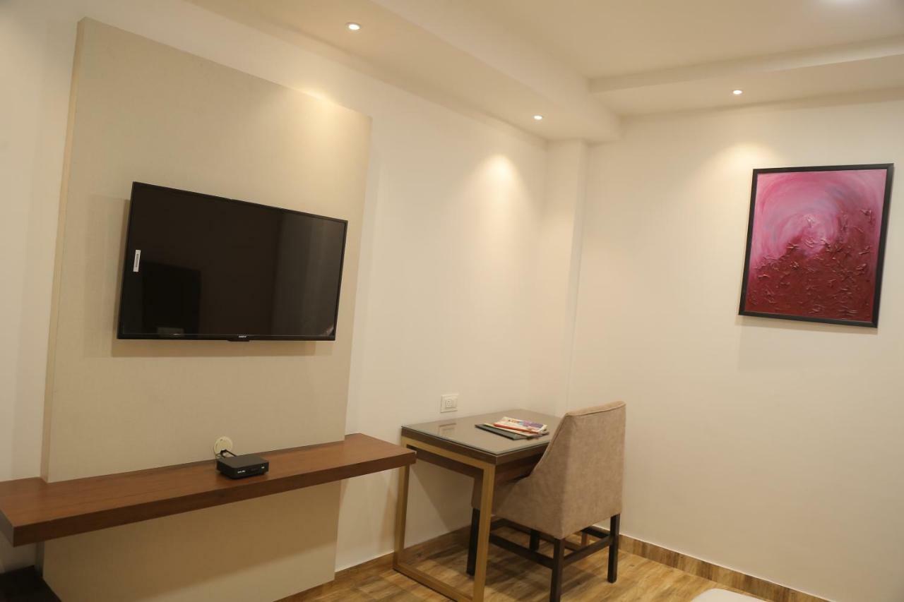 Hotel Ak Suites Patiāla Zewnętrze zdjęcie