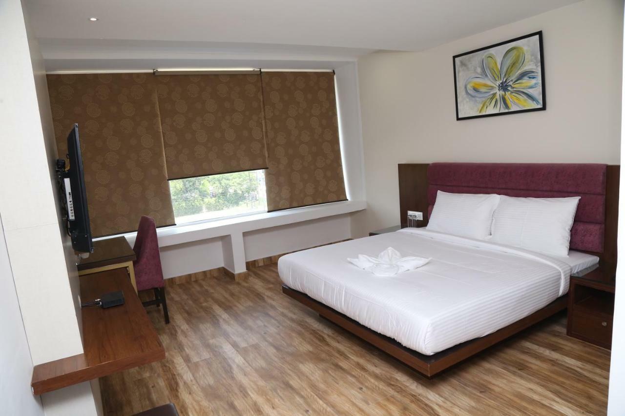 Hotel Ak Suites Patiāla Zewnętrze zdjęcie
